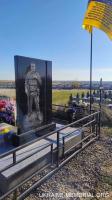 Могила молодшого сержанта Бабія Олександра Олександровича на кладовищі селища Капустине Мішково-Погорілівської сільської територіальної громади Миколаївського району Миколаївської області (вид 2)