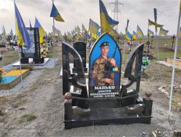 Могила старшого солдата Манько Д.В. на Краснопільському кладовищі у місті Дніпро (вид 2)