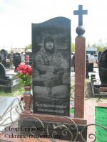 Могила Гавелі Богдана Васильовича (задній план) в Секторі загиблих Героїв антитерористичної операції Свіштовського кладовища, місто Кременчук, Полтавська область, Україна